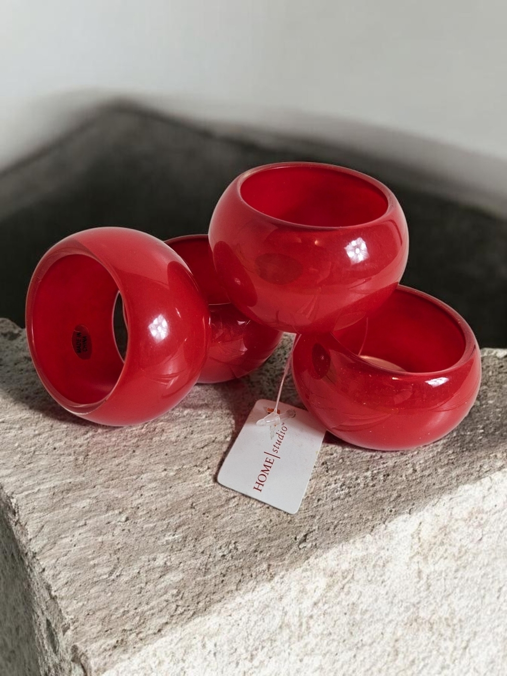 Home Studio Napkin Rings OS Glossy Lacquer Resin Round Table Decor Red X 4 NWT